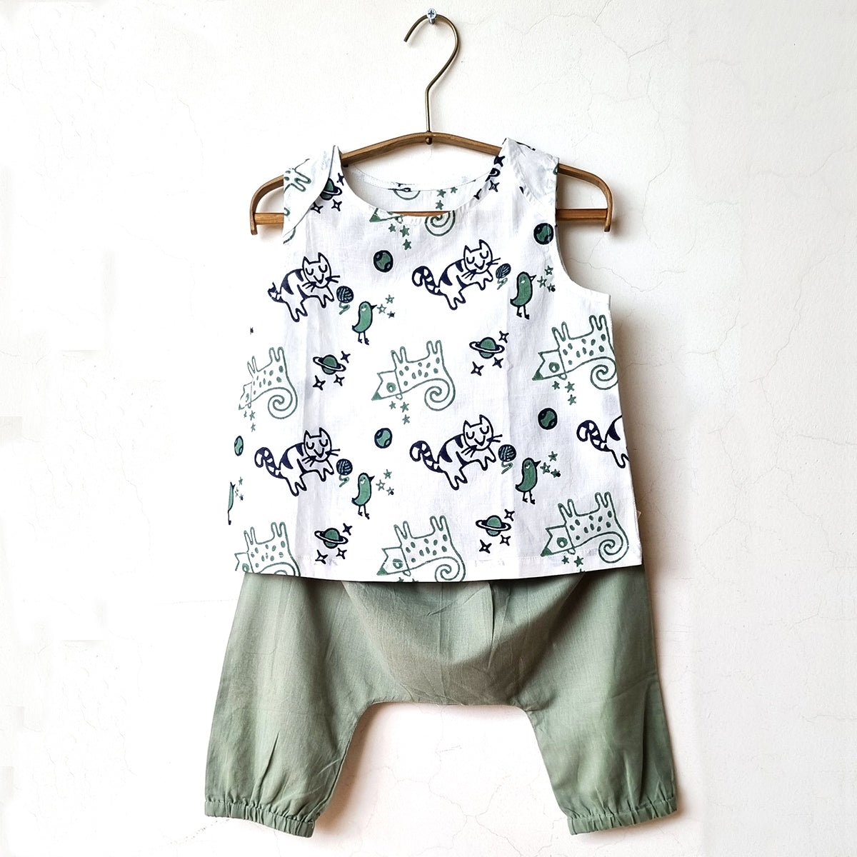 Hand block printed organic cotton baby jhabla and diaper-friendly pajama set – breathable newborn clothing