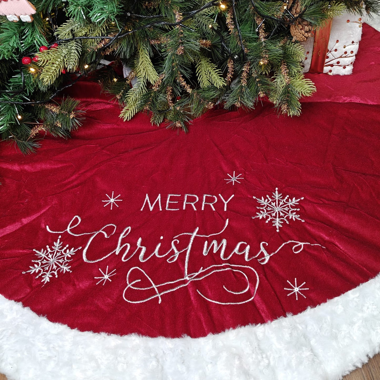 48" Tree Skirt – Elegant Velvet Fur