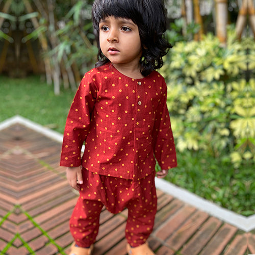 Unisex organic cotton kurta and pants set with madder Raidana print for kids, handcrafted and eco-friendly.